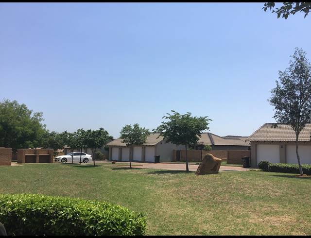 2 BEDROOM TOWNHOUSE FOR SALE IN MOOIKLOOF RIDGE